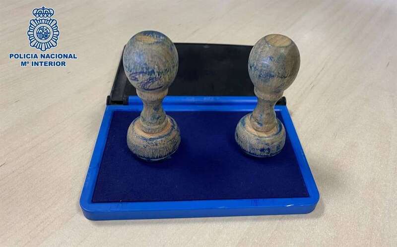 Sellos incautados al detenido/Policía Nacional.